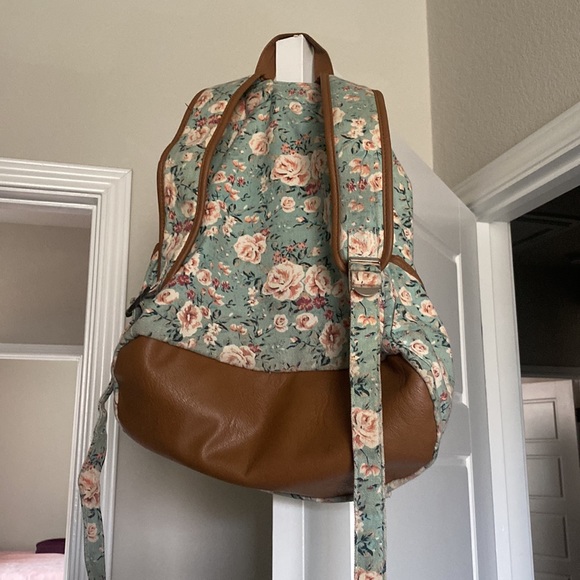 Backpack - Picture 6 of 6